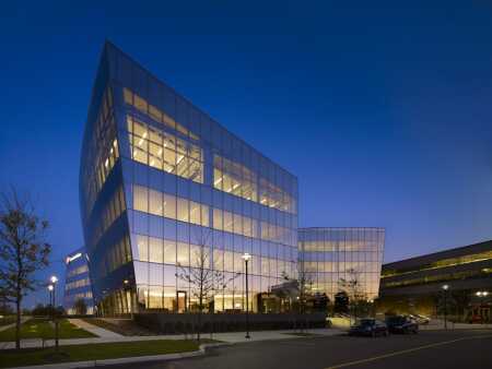 Liberty Property Trust and Synterra Partners developed the $81 million Five Crescent Drive, leased to pharmaceutical company GlaxoSmithKline (GSK). The building was designed by Robert A.M. Stern Architects. (Halkin Mason Photography)