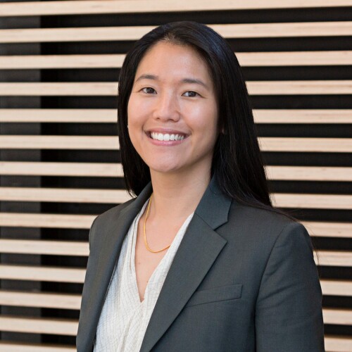 Julie Hiromoto headshot.jpg