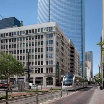 When planning BG Group Place, Hines understood that even in car-centric Houston, potential tenants highly valued access to mass transit. A site adjacent to the city’s light-rail lines and near park-and-ride bus stops fit the bill for this 46-story office tower. Read the entire ULI case study at uli.org/ publications/case-studies. (Joe Aker)