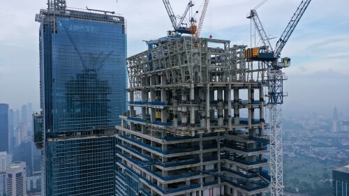 Skyscraper,Under,Construction,,With,Crane,On,Top,,For,Urban,And