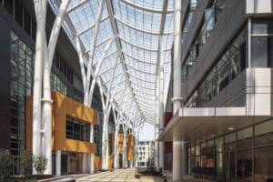 Designed to encourage interaction among the college communities, the Gallery is the primary pedestrian pathway connecting four of the colleges to the residential village. (Photos by Colins Lozado courtesy Moore Ruble Yudell Architects)