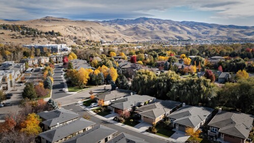 Multifamily,Residential,Apartment,Buildings,With,Fall,Colors,In,Boise,,Idaho