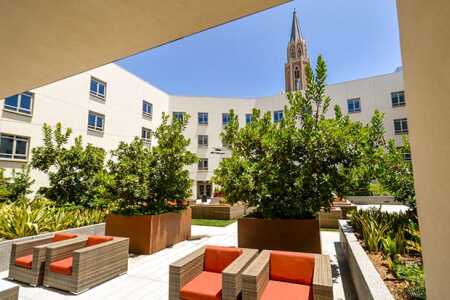 619_residential-college-interior-courtyard