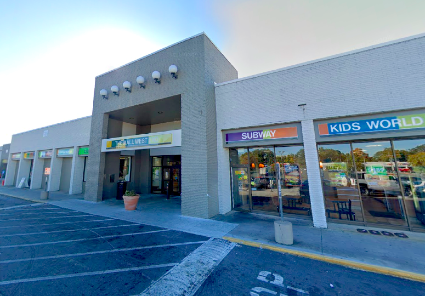 Mall West End entrance.png