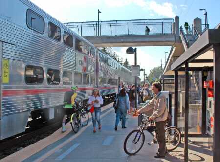 The Blossom Hill Caltrain Station, with a pedestrian bridge funded by HGST, links downtown San Jose and the Bay Area with the data storage technology company’s workplace campus and the developing Cottle Transit Village. (Ken Kay Associates)