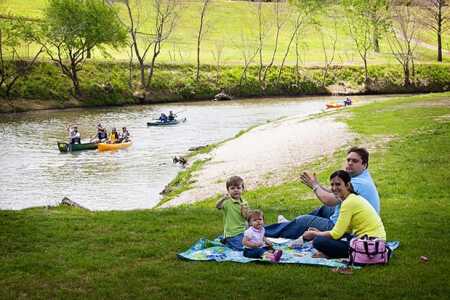 Above and below, cleaned-up sections of the bayous draw picnickers and boaters. (Buffalo Bayou Partnership/Katya Horner)