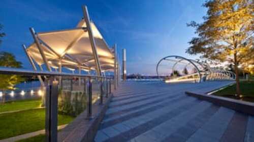 http://urbanland.uli.org/wp-content/uploads/sites/5/magazineimages/inline/2013/June/UOSA_YardsDC_351-351x236.jpg