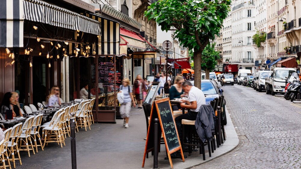 Cozy,Street,With,Tables,Of,Cafe,In,Quarter,Montmartre,In