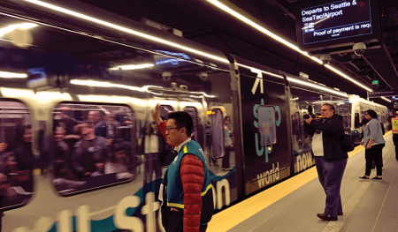 Opening day of the ULink light-rail extension in 2016. (© Seattle Department of Transportation, Creative Commons License)