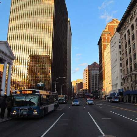 1024px-main_street_hartford_ct_619