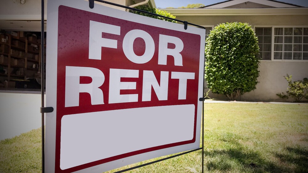 For,Rent,Sign,In,Front,Of,A,House.