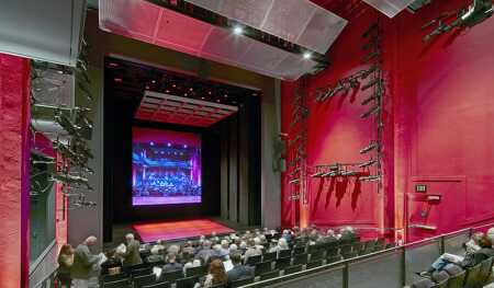 © Skidmore, Owings & Merrill LLP | Bruce Damonte, 2016. All rights reserved.Below: The new, intimate theater has movable risers that can seat 175 in a cabaret format or 283 in a traditional format, allowing flexibility for a variety of events. The theater not only hosts A.C.T.’s professional productions, but also serves as a highly visible venue for its MFA and Young Conservatory education programs. The venue has been embraced both by A.C.T.’s stakeholders and the surrounding community.