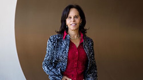 podcastheadshots-310_leslie